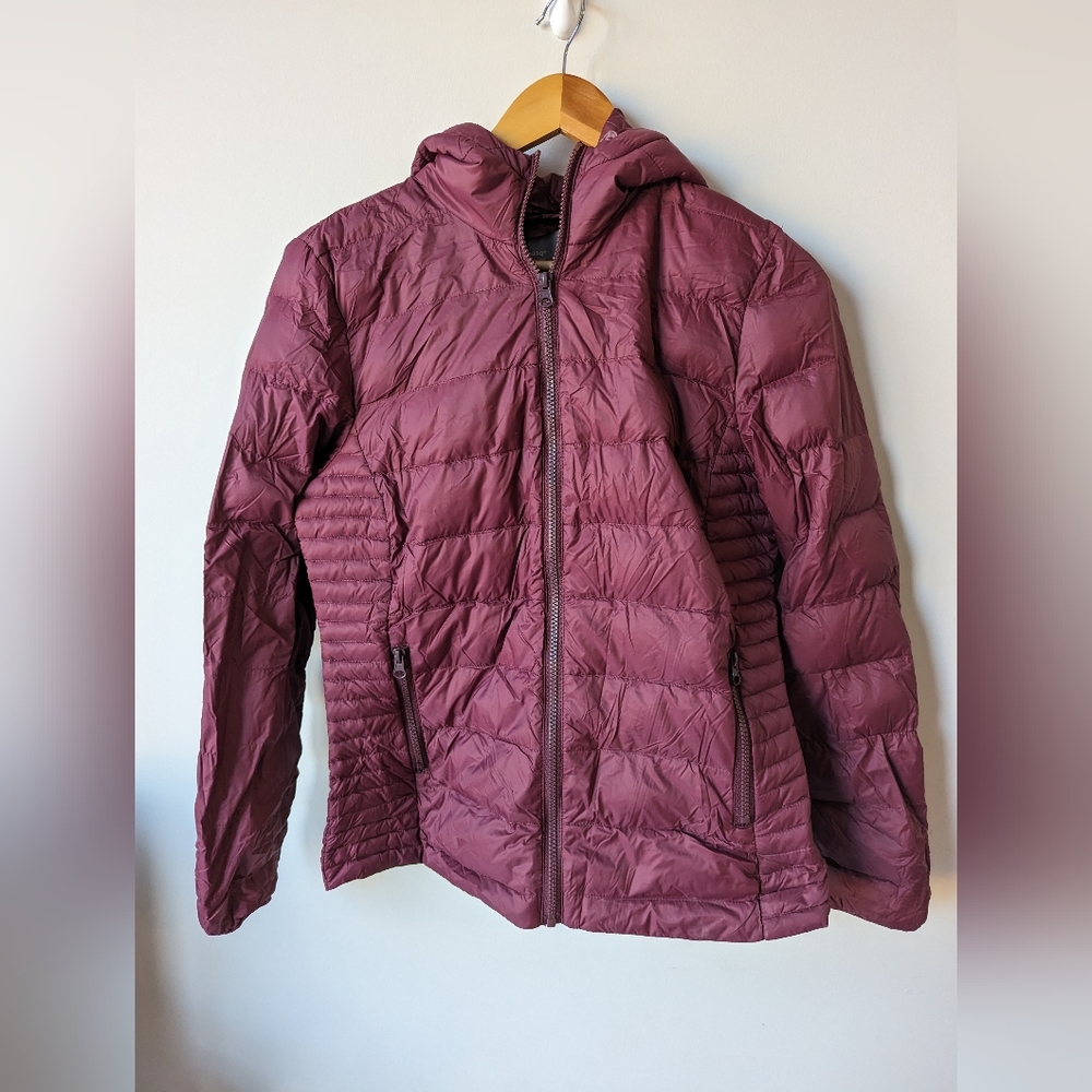 B. young puff jacket size m